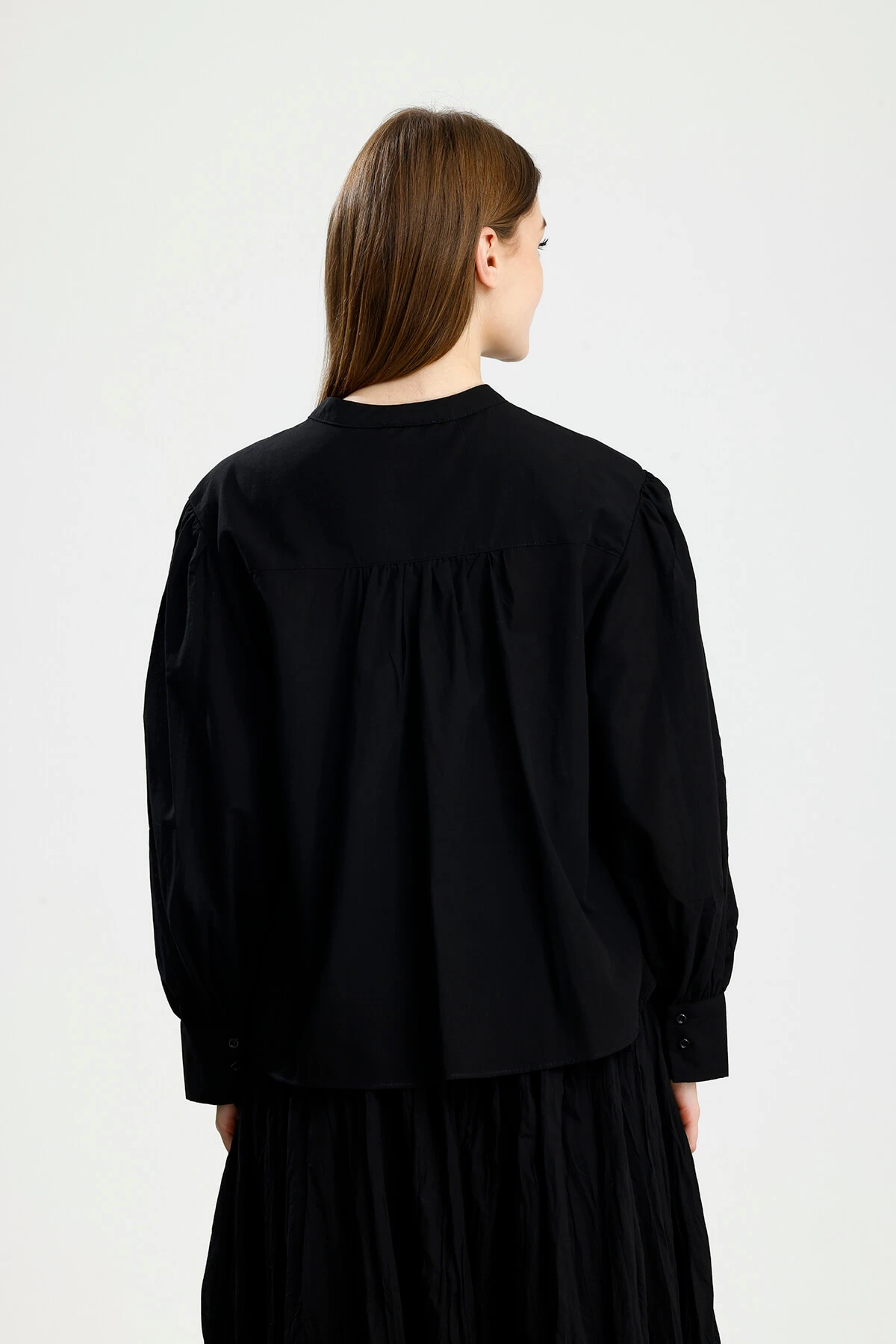 BÜZGÜ DETAYLI PAMUKLU GÖMLEK SİYAH - 4